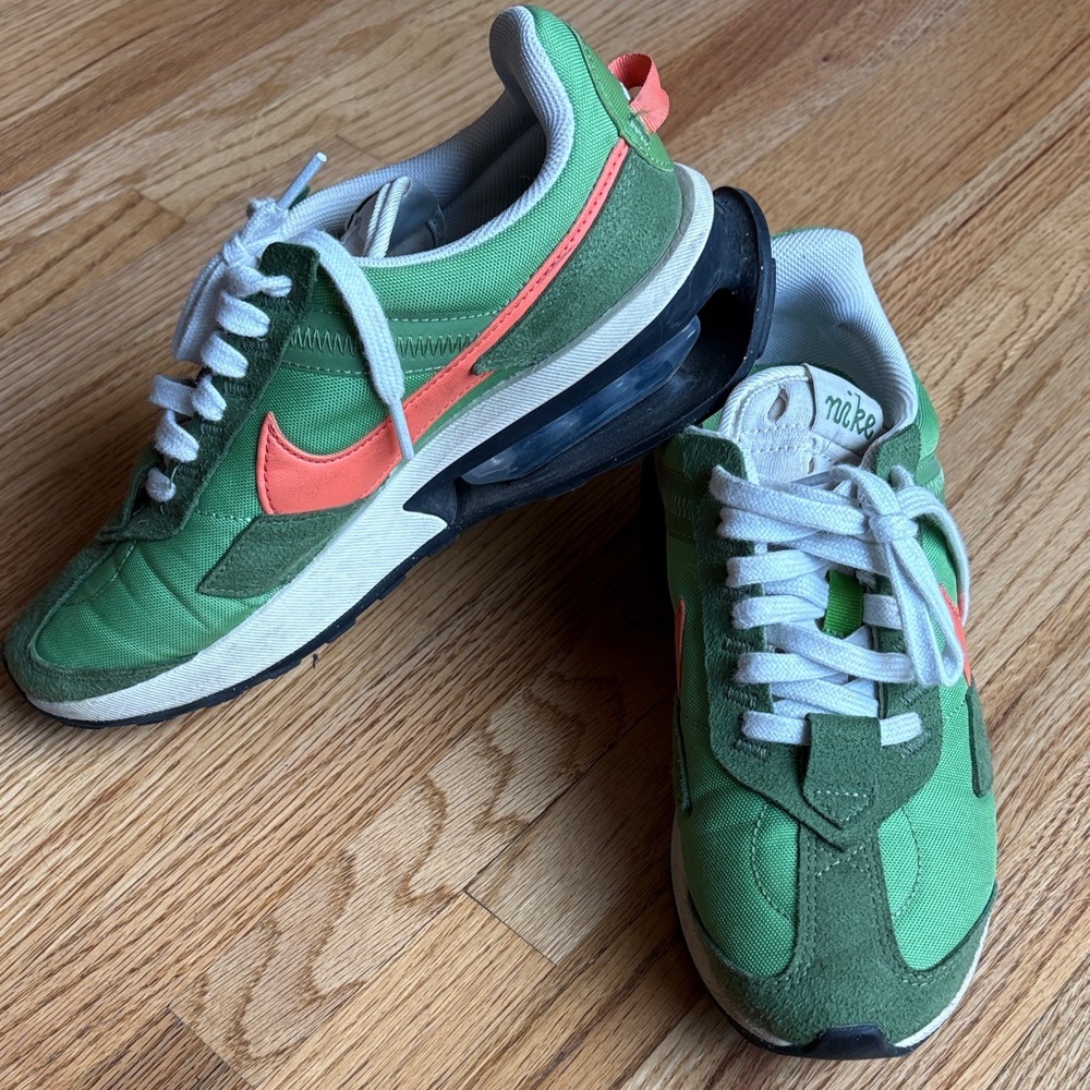 Nike size 5.5 Green and Orange Low-Top Sneakers